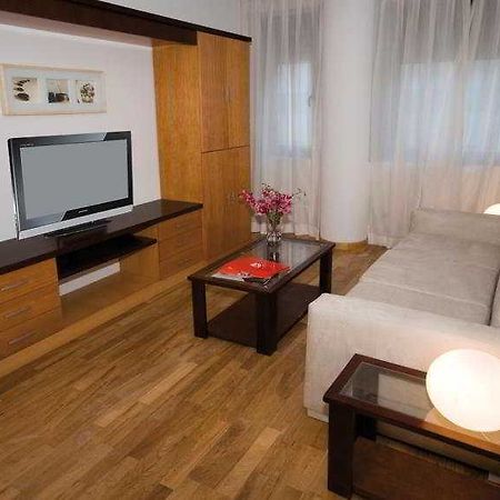 Suites Kris Aeropuerto Madrid Buitenkant foto