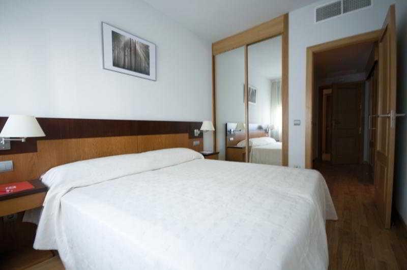 Suites Kris Aeropuerto Madrid Buitenkant foto