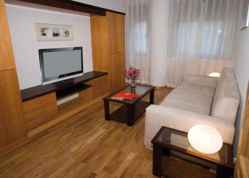Suites Kris Aeropuerto Madrid Buitenkant foto
